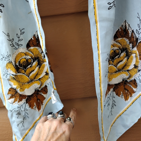 Scarf - Picture 3 of 8